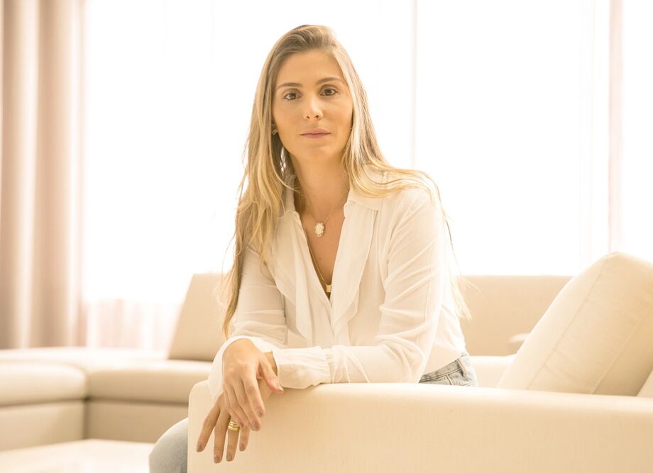 Heloysa Furtado, diretora da ALLEG Soluções & Treinamentos Empresariais, Advogada, Mestre em Direito Empresarial, Professora Universitária, Consultora de Compliance e práticas E.S.G.,Lead Implementer and Internal Auditor das normas ISO 37001 e 37301 e L