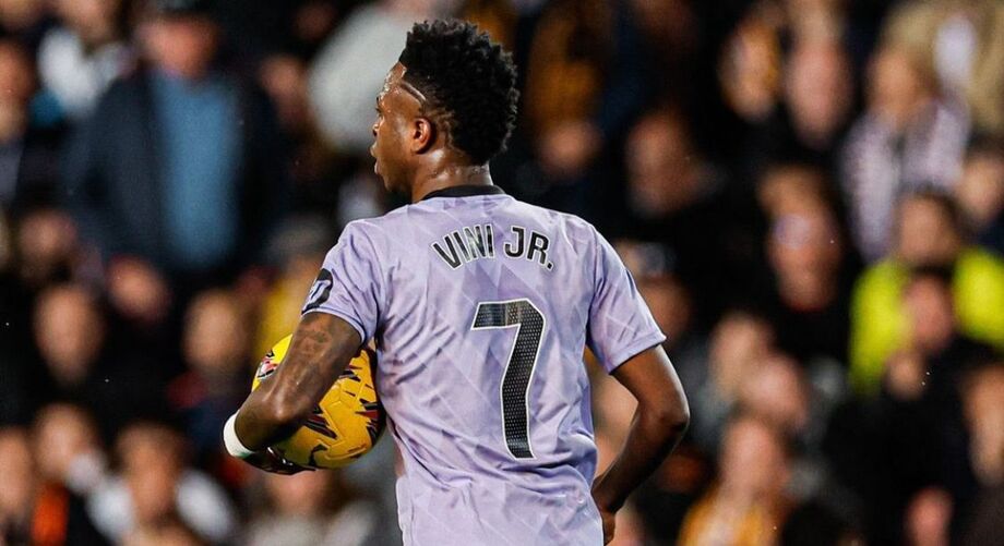 Vinícius Jr. é provocado, marca dois gols, e garante empate do Real Madrid diante do Valencia