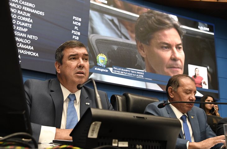 O governador Eduardo Riedel participou nesta terça-feira (5) da posse do deputado estadual Paulo Duarte