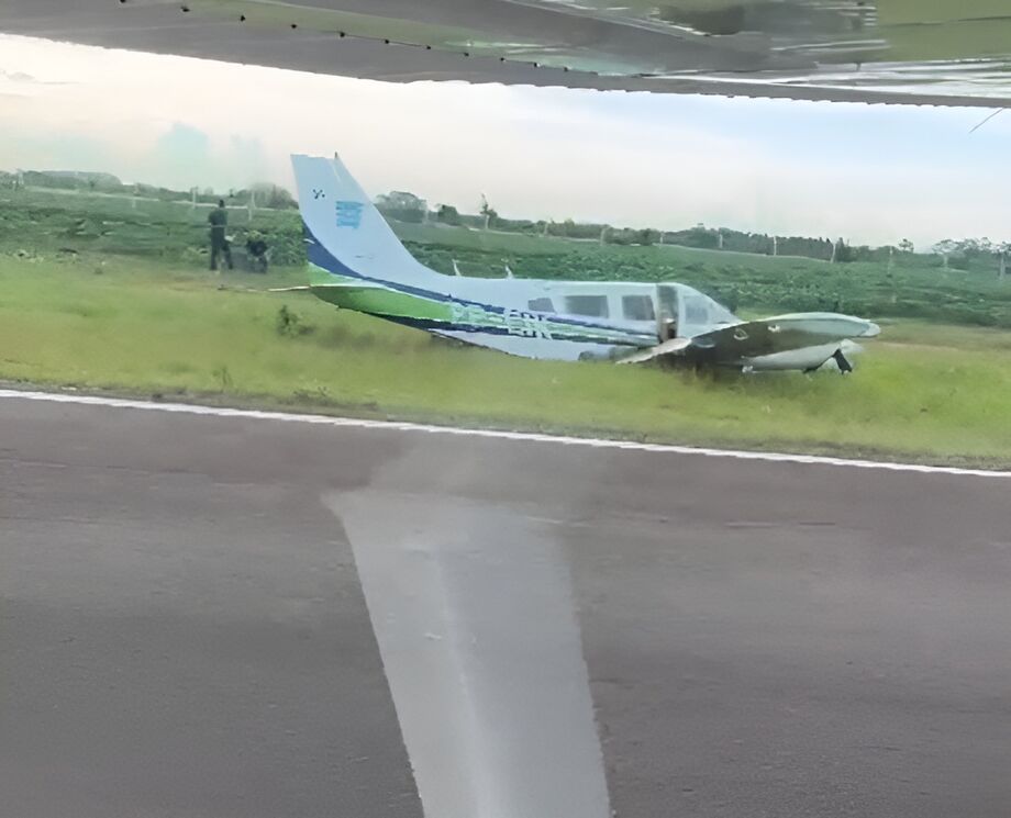 Um avião bimotor Embraer EMB-810D Seneca III realizou um pouso forçado no Aeroporto Teruel, em Campo Grande.