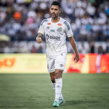 Aderlan, do Santos, trata a posterior da coxa esquerda