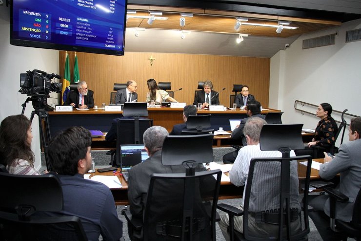 A CCJR é a comissão responsável pela avaliação da legalidade, constitucionalidade e juridicidade das matérias