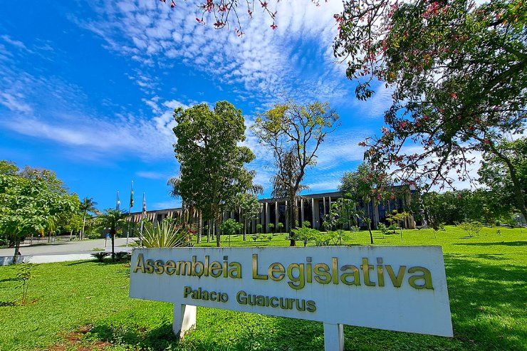 Duarte revela preocupação com uso da estrada de Piraputanga para transporte de eucalipto
