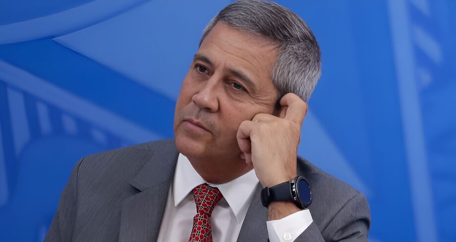 Reunião no apartamento do ex-ministro da Casa Civil, Walter Braga Netto, em Brasília, é investigada pela Polícia Federal como possível momento de articulação para arregimentar militares a plano golpista