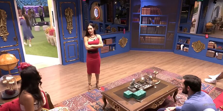 Isabelle questiona Alane e Beatriz sobre falas de Raquele