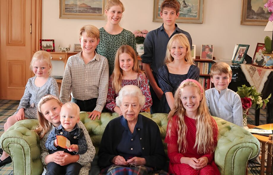 Foto da rainha Elizabeth II com netos também foi manipulada digitalmente