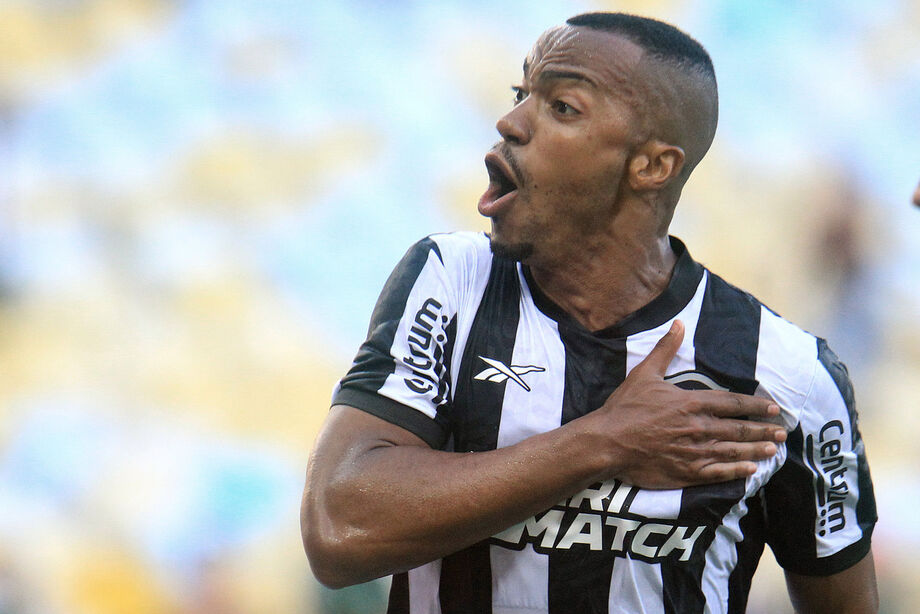 Em jogo 'eletrizante' no Maracanã, Botafogo vence Fluminense por 4 a 2 pelo Carioca