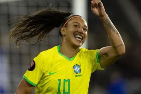 Bia Zaneratto celebra gol diante da Argentina pela Copa Ouro