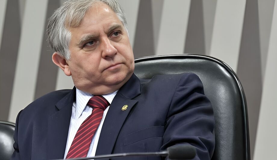 Izalci Lucas já tinha posicionamentos alinhados com o bolsonarismo.