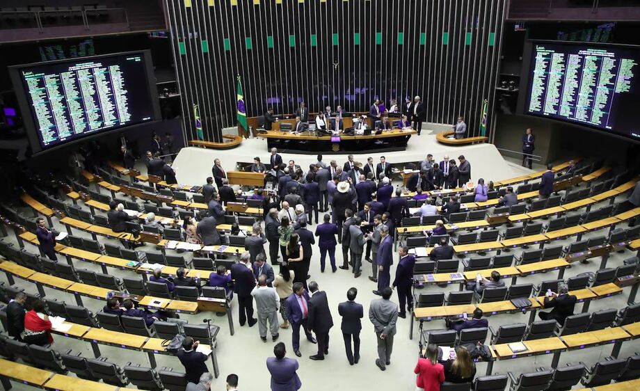 Plenário da Câmara vota manutenção da prisão de Chiquinho Brazão só em abril