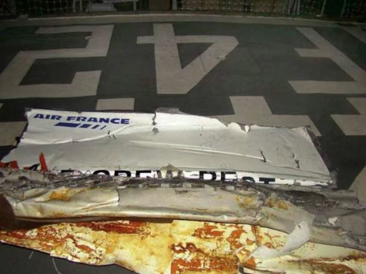 Imagem da asa do Airbus 330, da Air France, Voo 447, que fazia a rota Rio-Paris e desapareceu no Atlântico