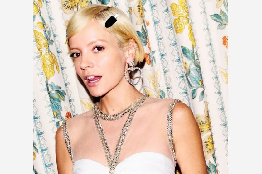 Lily Allen causou polêmica ao alegar que suas filhas, de 12 e 10 anos, arruinaram sua carreira