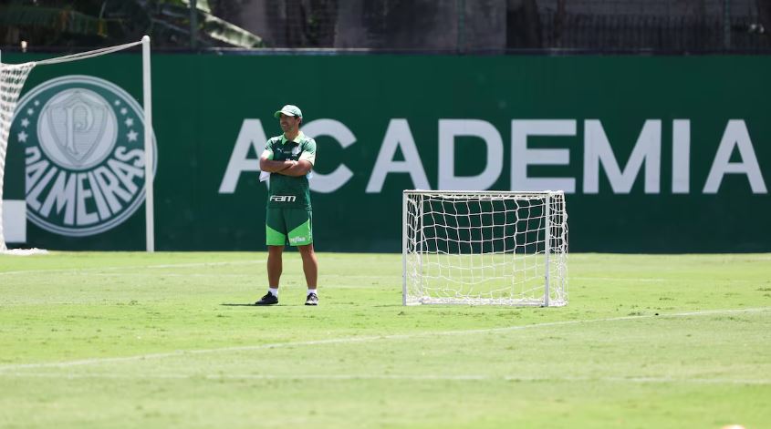 Abel Ferreira comanda treinamento na Academia de Futebol