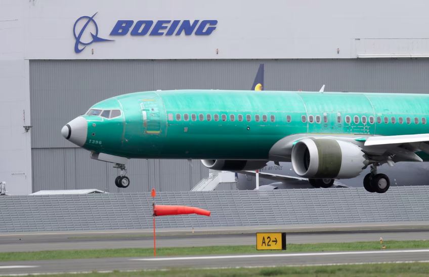 Imagem de um avião Boeing 737 Max 8
