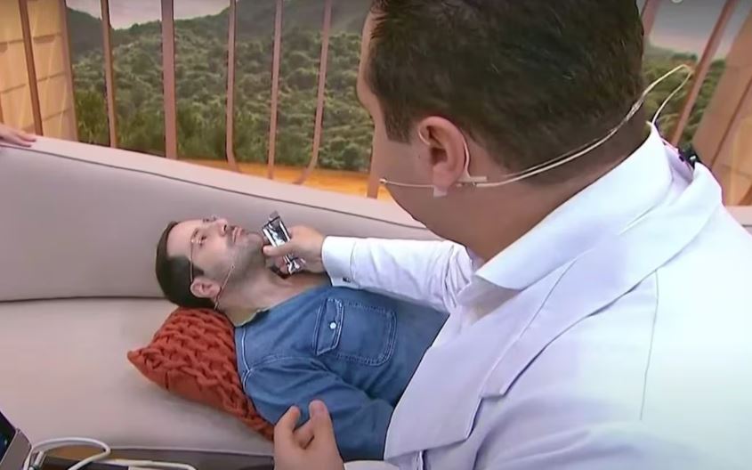 Paulo Mathias se voluntariou para realizar o procedimento durante o 'Chega Mais'
