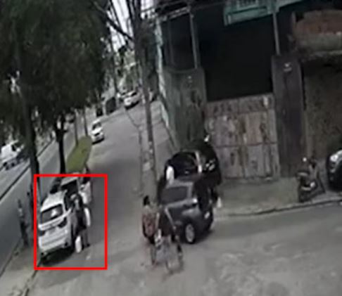O miliciano Macalé momentos antes de seu homicídio, em 2021