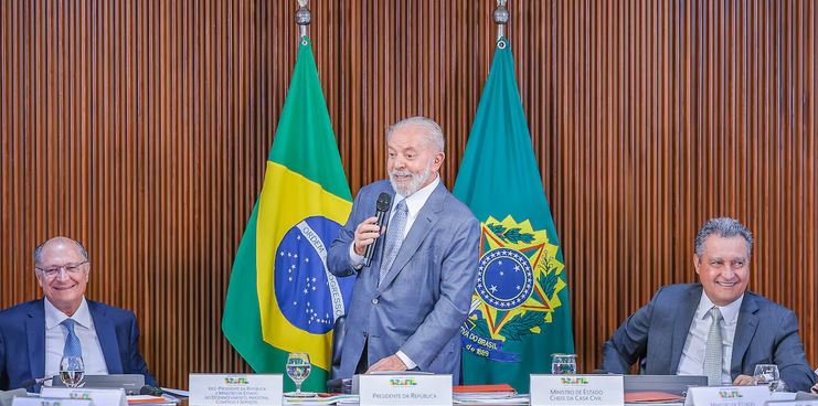 O presidente Luiz Inácio Lula da Silva (PT) chamou o ex-presidente Jair Bolsonaro (PL) de 'covardão' durante a reunião ministerial realizada nesta segunda-feira, 18