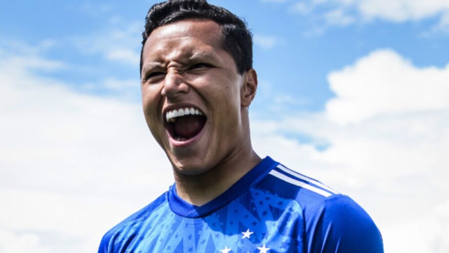 Marlon renovou contrato com o Cruzeiro até o fim de 2026