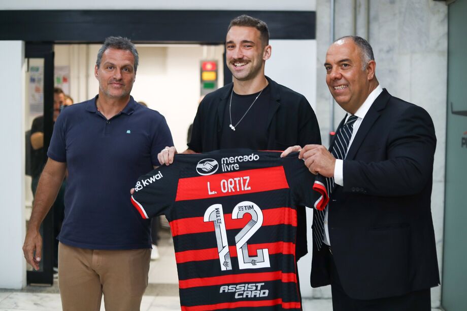 Léo Ortiz se despede do Red Bull Bragantino, desembarca no Rio e fala como jogador do Flamengo