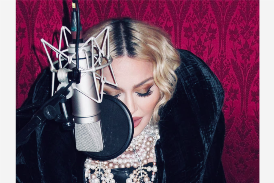 Prefeito do Rio posta vídeo de Madonna em meio a possível show da cantora em Copacabana.