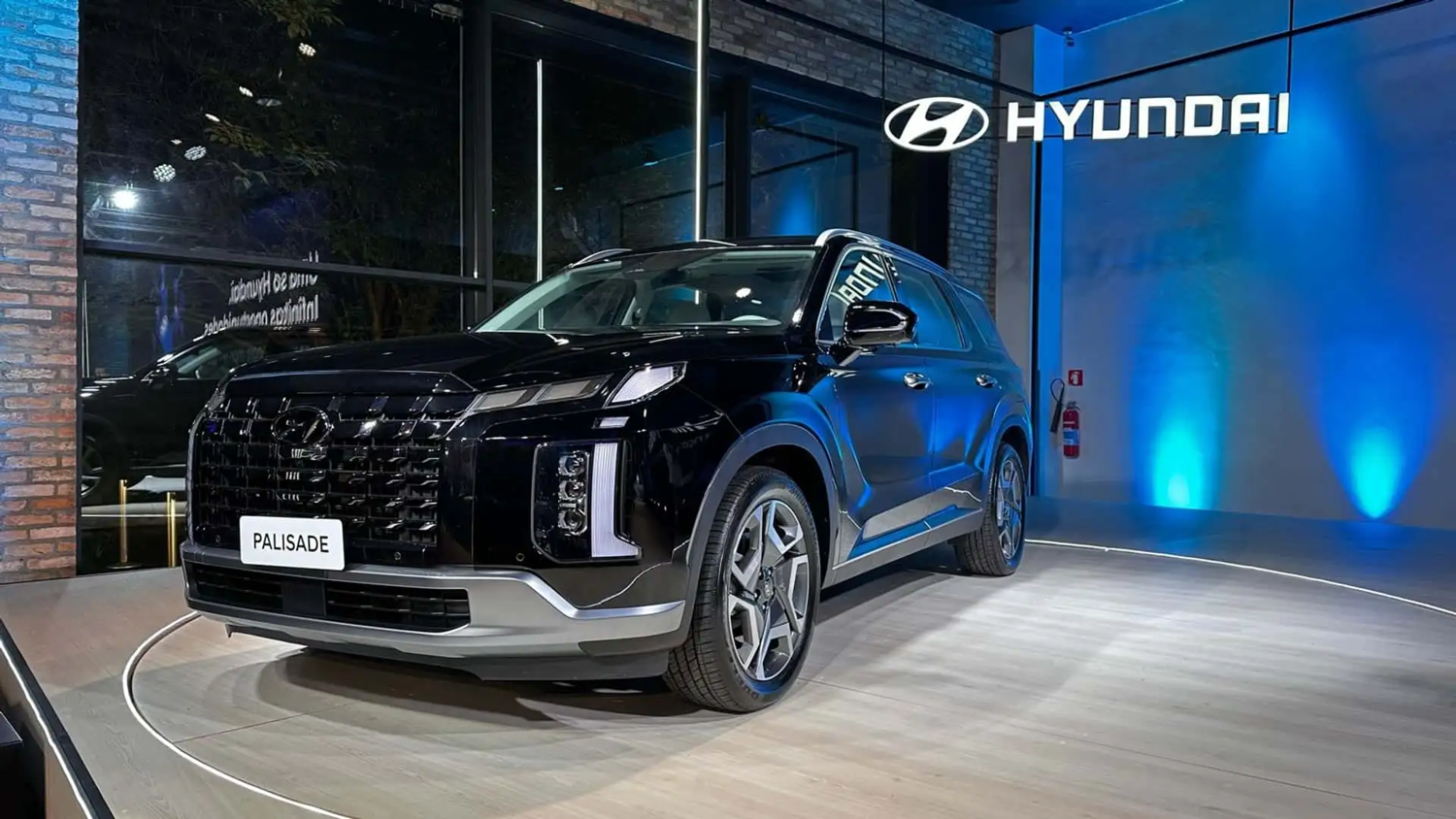 Hyundai Palisade chega ao Brasil com 8 lugares, motor V6 de 295 cv e consumo elevado. SUV desafia SW4 e Carnival, mas pesa no bolso na hora de abastecer.