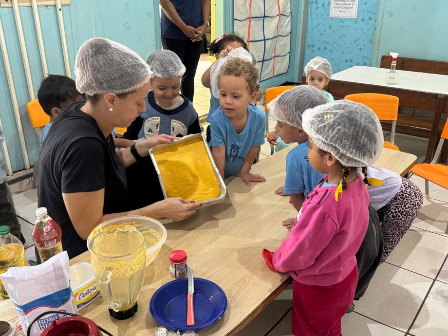 Emei organiza oficina de Páscoa adaptada para alunos com alergias