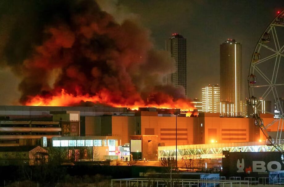 Um grande incêndio atingiu a Prefeitura de Crocus, na Grande Moscou, na Rússia, sexta-feira, 22 de março de 2024