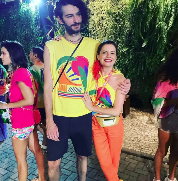Debora Bloch e o filho, Hugo Anquier, em imagem compartilhada no Instagram da atriz