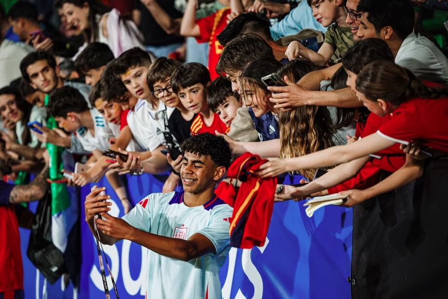 Lamine Yamal tem pouco tempo de carreira e não precisou de muito para atrair fãs de seu futebol.
