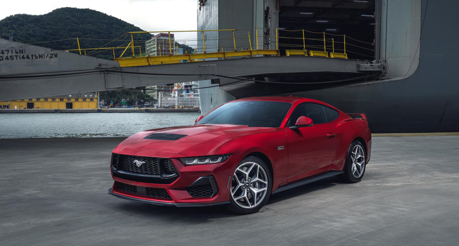 O teaser revela que os veículos são da versão GT Performance, equipada com o motor Coyote V8 mais potente de todos os tempos