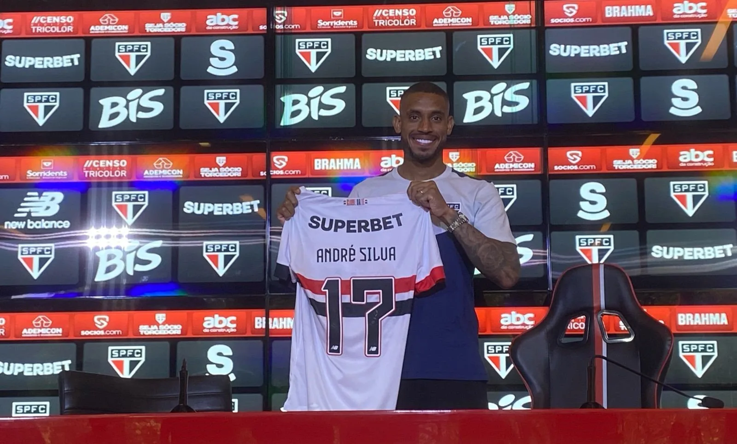 André Silva se inspira em Luis Fabiano para poder brilhar no São Paulo