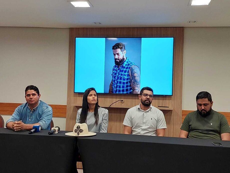 Abeldes Junior (pitiço) diretor do CLC, Francine Caroline Pereira de Souza, esposa, Herique Borges e Diego Diniz da Up artistas