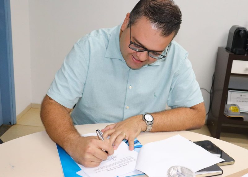 O atual prefeito de Dourados, Alan Guedes (PP), oficializou sua candidatura para tentar a reeleição nas eleições de 2024.