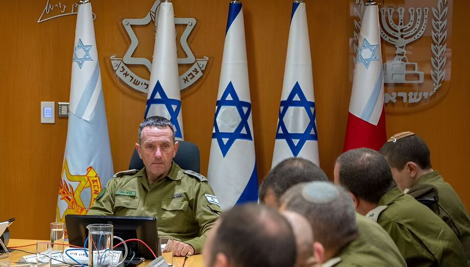 Chefe do Estado-Maior das Forças de Defesa de Israel, tenente-general Herzi Halevi, em reunião na base militar de Kirya