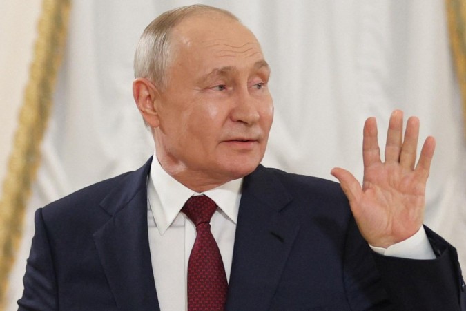 Putin critica conferência sobre Ucrânia e diz que não aceitará plano de paz forçado