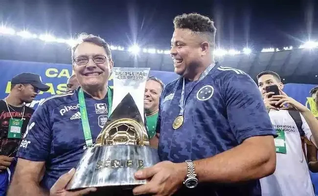 Ronaldo avança em venda da SAF do Cruzeiro a dono de rede de supermercados em Minas