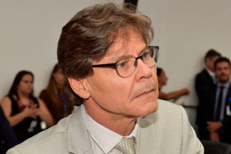 Sem base legal, empresa de transporte intermunicipal cobra taxa de serviço, onerando o consumidor.