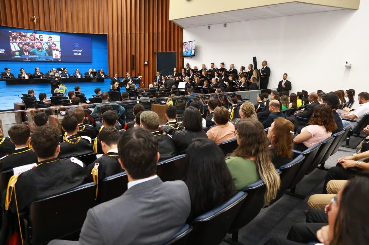 Integrantes da Ordem DeMolay e seus familiares encheram o plenário da Assembleia em um dia de celebração