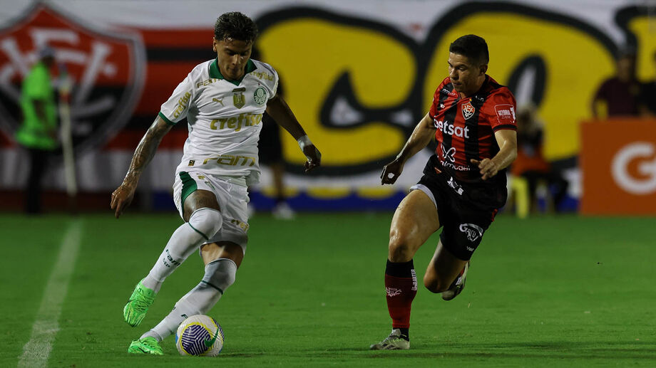 Palmeiras insiste no pragmatismo e ganha do Vitória mesmo com estrelas apagadas
