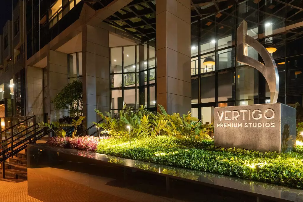 O edifício Vertigo se destacou por ter todas as suas unidades vendidas em apenas 12 dias após o lançamento, marcando um recorde no mercado imobiliário local.
