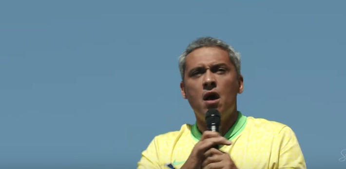 O deputado Gustavo Gayer em ato em defesa de Bolsonaro no Rio de Janeiro