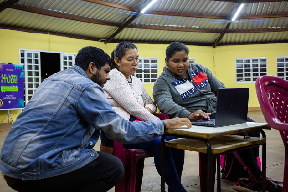 Prefeitura leva curso gratuito de Informática Básica para Aldeia Indígena Água Bonita