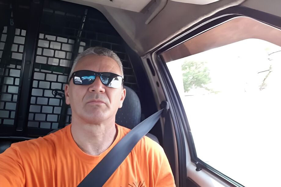 O motorista de aplicativo Ornaldo da Silva Viana, de 52 anos, estava sozinho quando o carro que dirigia, um Renault Sandero, foi atingido na traseira, por um Porsche em alta velocidade, na Avenida Salim Farah Maluf, na zona leste de São Paulo