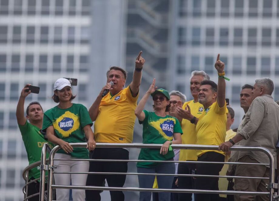 Bolsonaro em manifestação que convocou na Avenida Paulista, em 25 de fevereiro