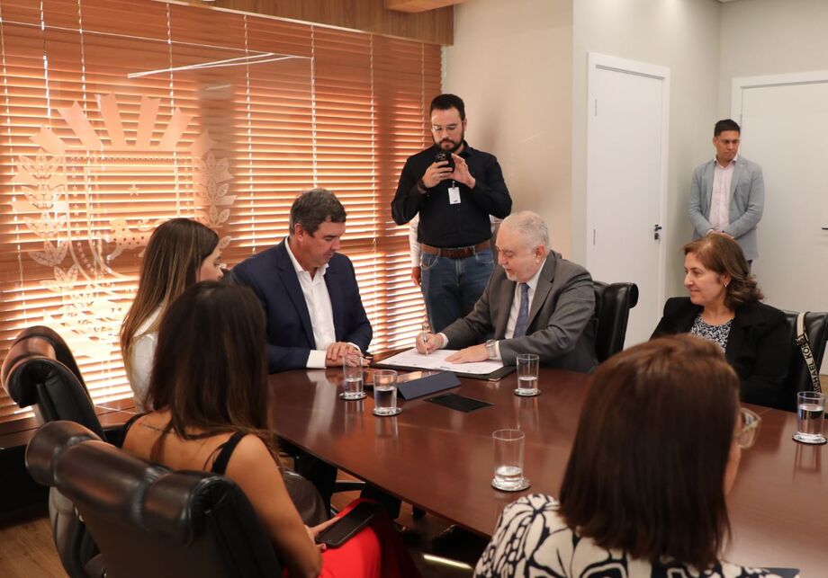 TJMS estabelece parceria com Governo do Estado em prol das crianças e adolescentes