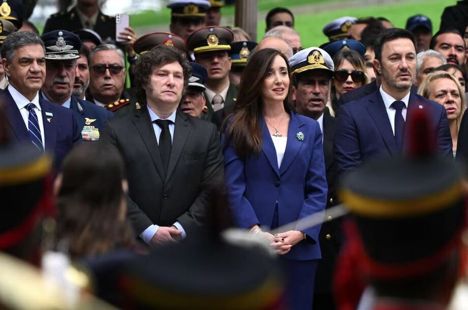 O presidente Javier Milei e sua vice, Victoria Villarruel, durante evento que homenageia os mortos na guerra das Malvinas