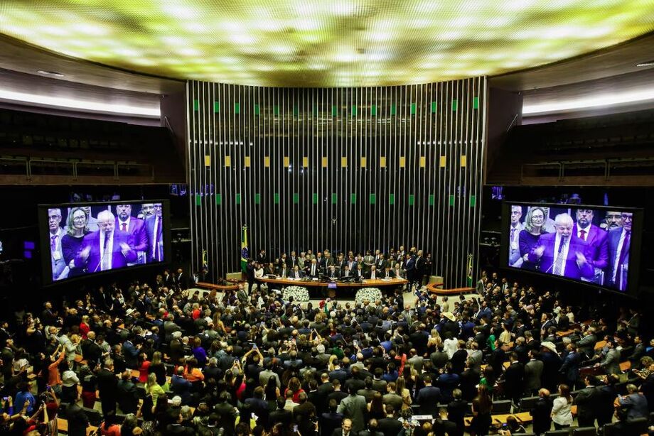 Sessão solene do Congresso Nacional; congressistas do Centrão e oposição dizem que derrubada deverá acontecer sem demais problemas