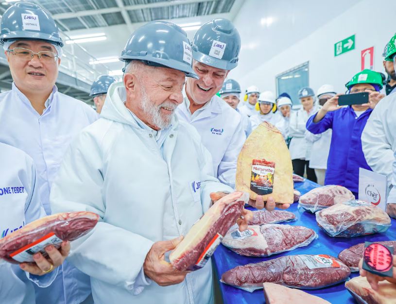Presidente da Republica, Luiz Inacio Lula da Silva, durante visita à planta frigorífica em Campo Grande, na Rodovia BR-06, Campo Grande MS