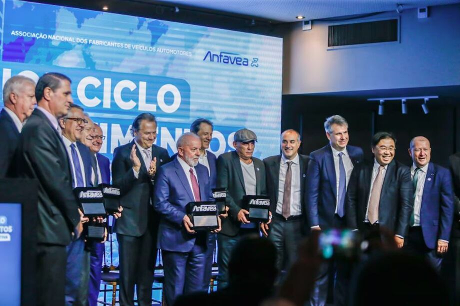 O presidente Luiz Inácio Lula da Silva participa da cerimônia de inauguração da nova sede da Associação Nacional dos Fabricantes de Veículos Automotivos (Anfavea), em São Paulo