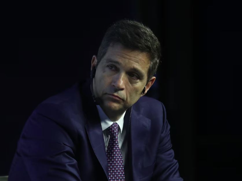 Roberto Campos Neto, presidente do Banco Central, destacou que o governo possui pouca capacidade fiscal devido a uma dívida alta.